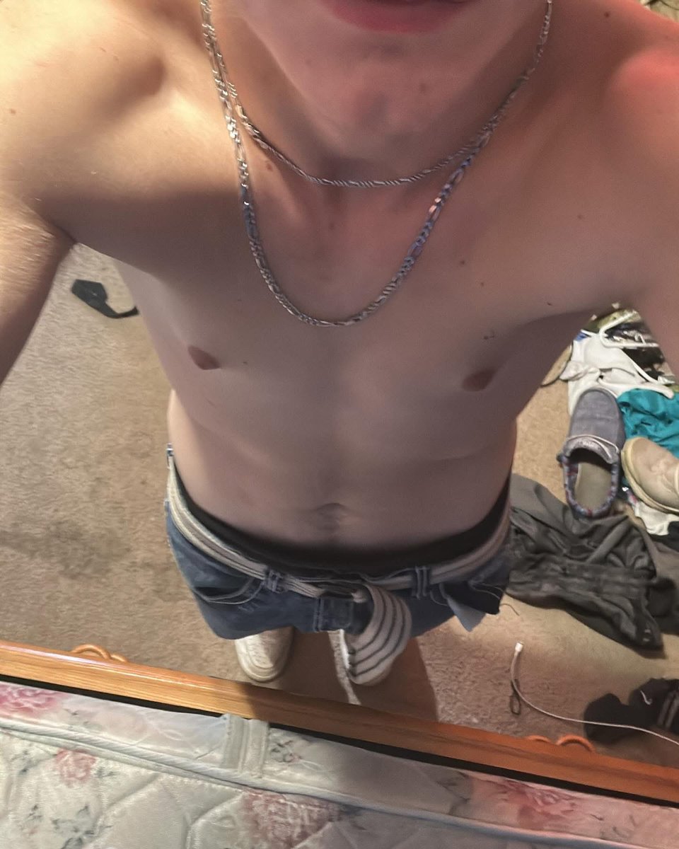 garrison_k18230's tweet photo. Meee I’m so sexy https://t.co/p8s9HnKWqP