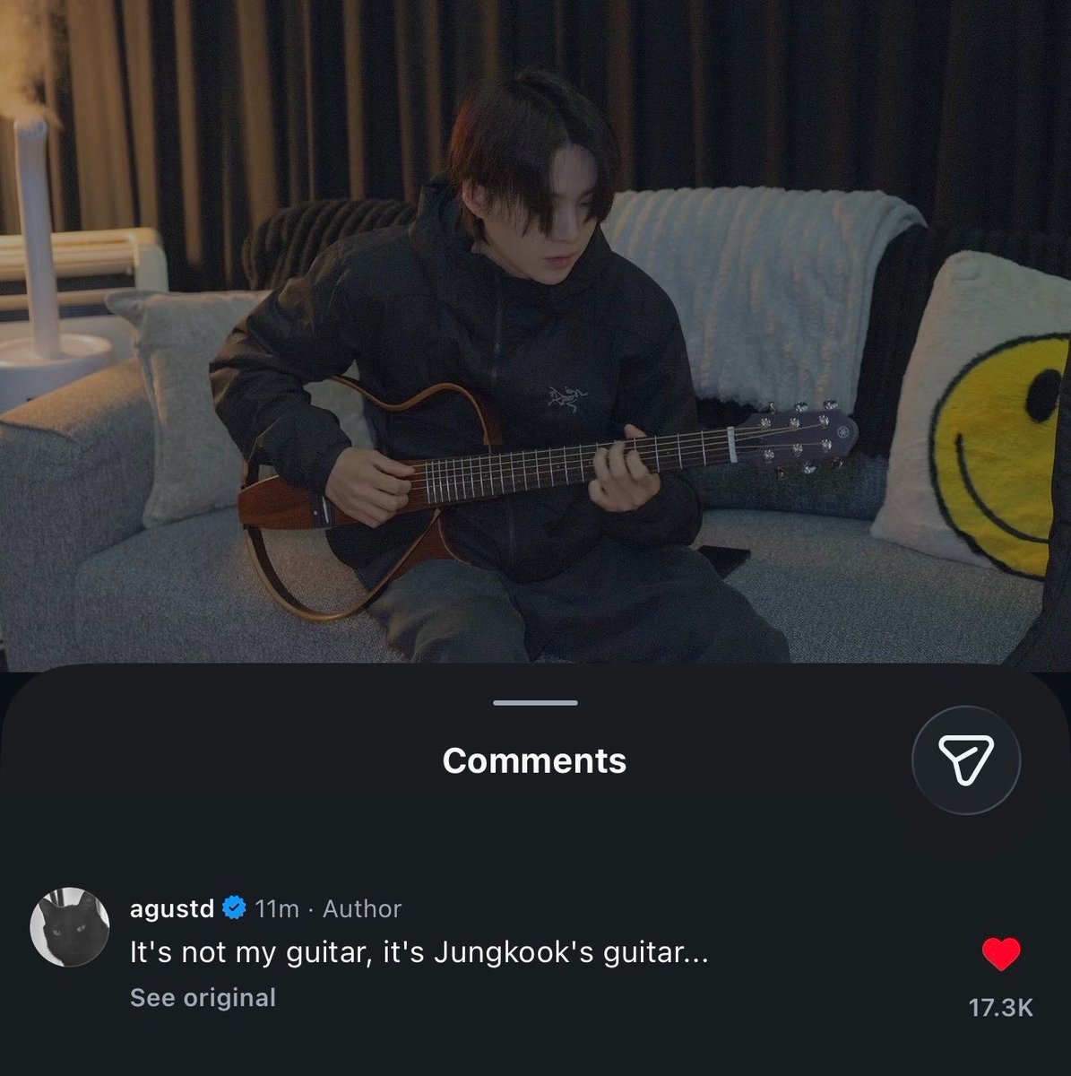 forjungkookv's tweet photo. jungkook liked reposted and replied !! 

🐱: it's not my guitar, it's jungkook's guitar
🐰: my guitar is cute, right?

please i love them soo much 😭😭😭 https://t.co/ima78MYJPE