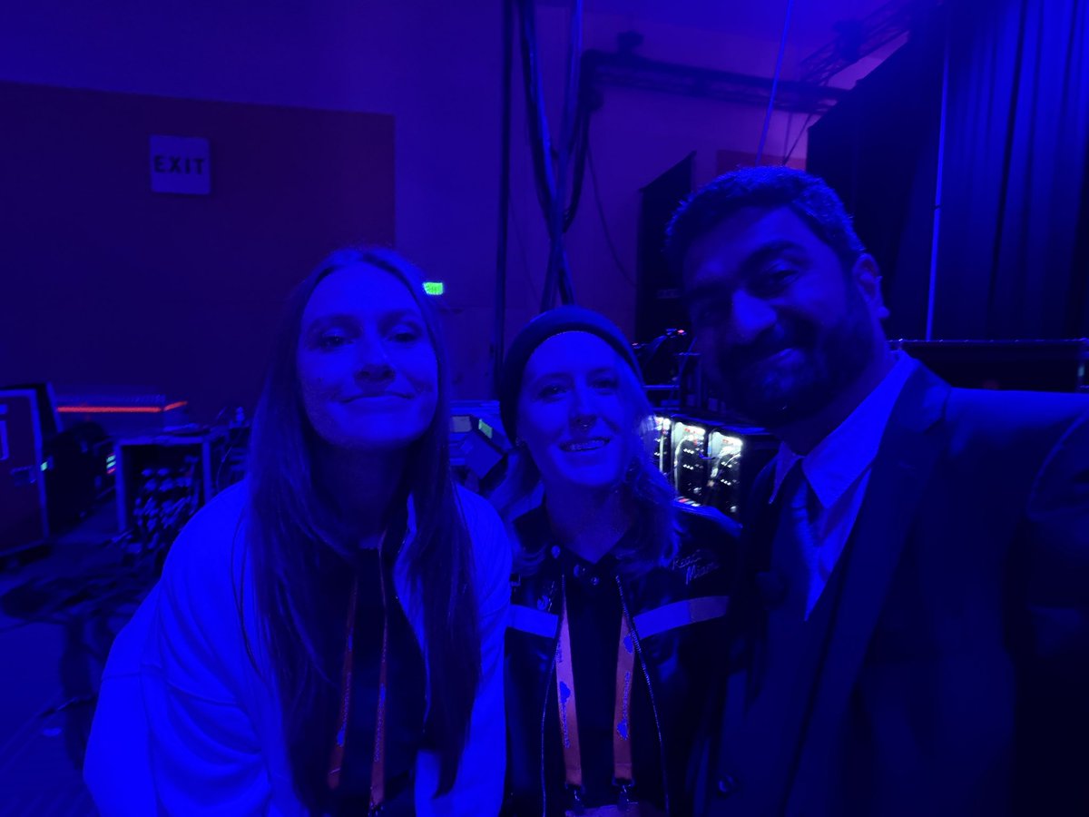 threepointone's tweet photo. backstage brain trust https://t.co/HS2E2KUUJq