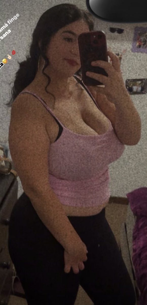 tr4galech3's tweet photo. uff otra tetona https://t.co/OU2c9axjAQ