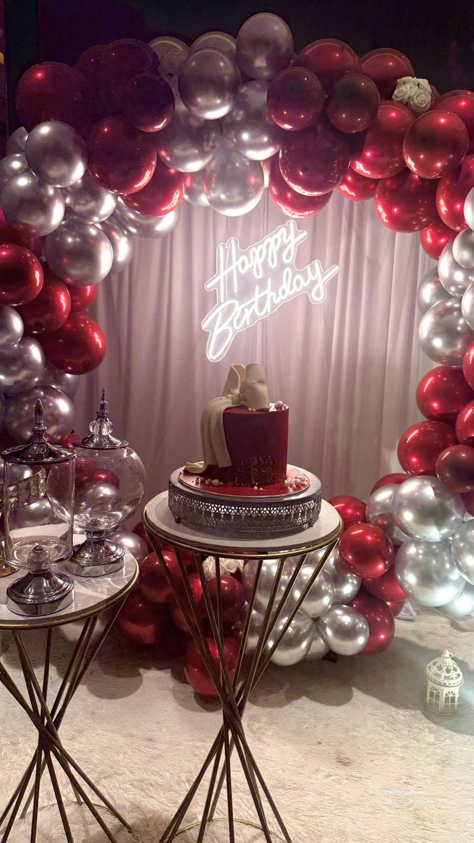 vixen_mommyna's tweet photo. Birthday party was exactly how it should be.💫💅

Good energy, proper celebrations, and high standards maintained.

I’m still obsessed with this classic full glam makeup🥺 https://t.co/uYHrUEmUCE
