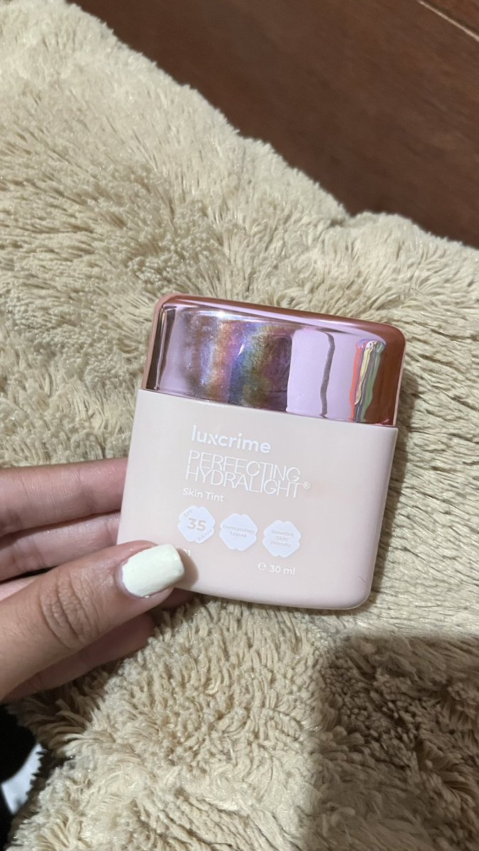 adihers's tweet photo. wts skintint lip balm

⭐️ skintint luxcrime shade N01 isi 80% (65k)
⭐️ lip tinted balm dear me beauty dear puspa baru swatch 2x (25k)

dom bandung, splitpay/oren available! 🤍 https://t.co/Op5c8IQKVK