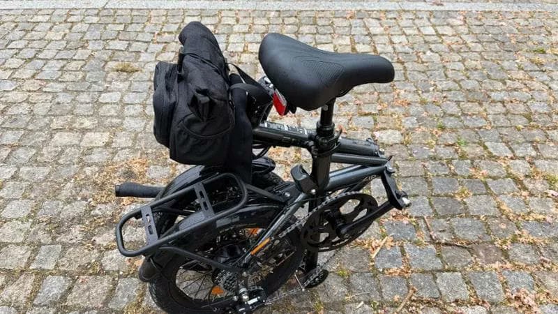 GognaBlog's tweet photo. La cinese Engwe Zip è compatta e grintosa, costa circa mille euro. E semplifica il modo di fare il “pieno” di energia.
#biciclette elettriche #Crimaudo #E-bike #pieghevole #AltriSpazi #Sherpa
https://t.co/z5GP7Sl17S https://t.co/ENG5Hioe2O