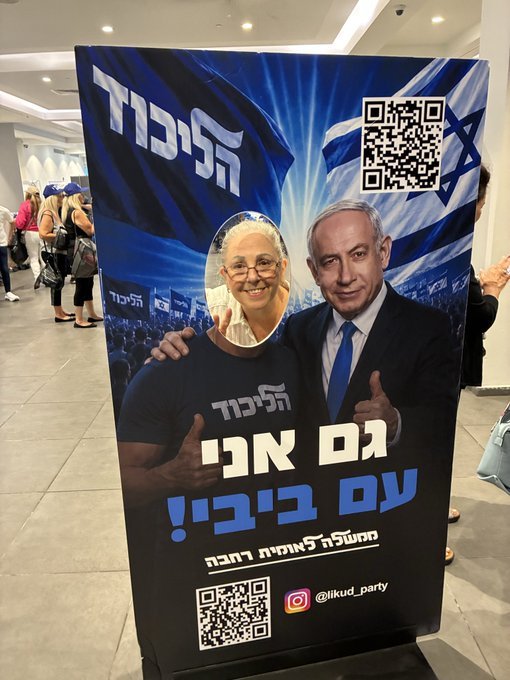 Nataliaduval25's tweet photo. In this conflict which country do you think is on the right side of story?

A) Israel 🇮🇱

B) Palestine 🇵🇸 https://t.co/FRV6wVV8NE