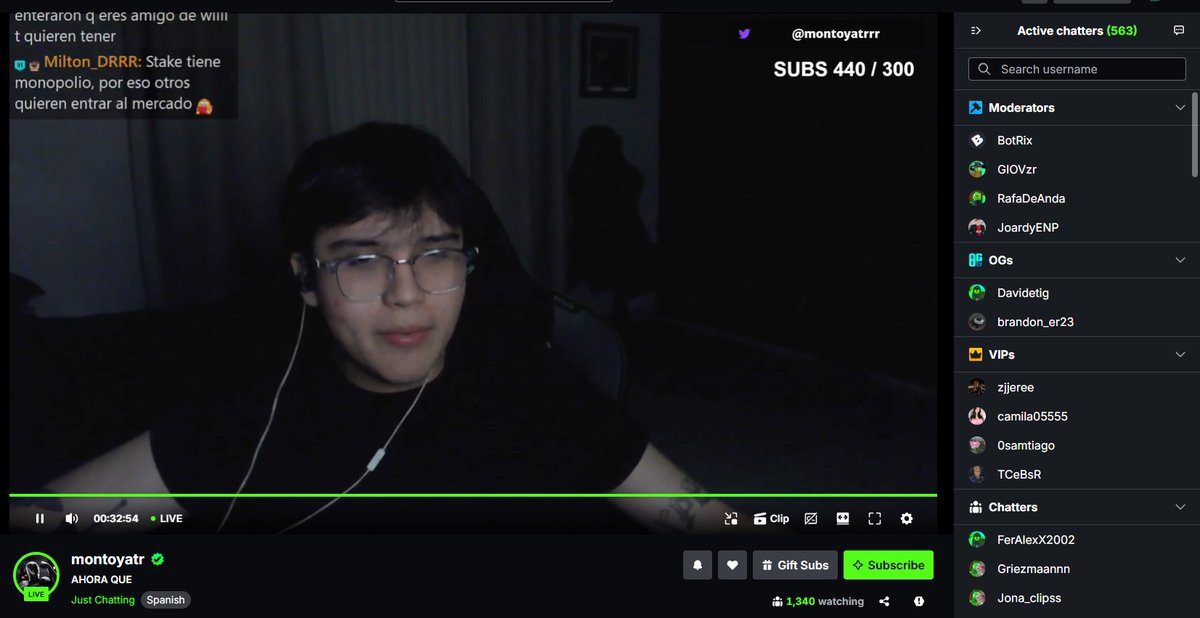 Danielb85641872's tweet photo. Tienen los mismos chatters pero el otro le saca 10k de viewers, que es esa botiza jajaja https://t.co/akjejbNmAr