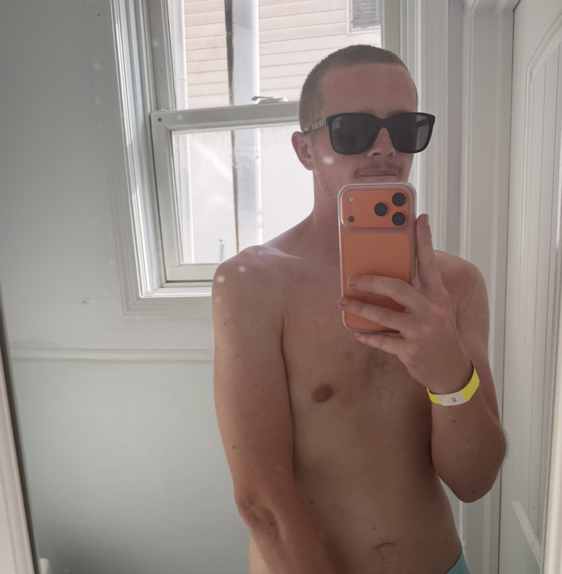 CraveValentino's tweet photo. New content out now! Couldn't hold back link in bio 😉 #hung #onlyfans #straight #nsfw #young #horny https://t.co/9bAt8HM1Z0