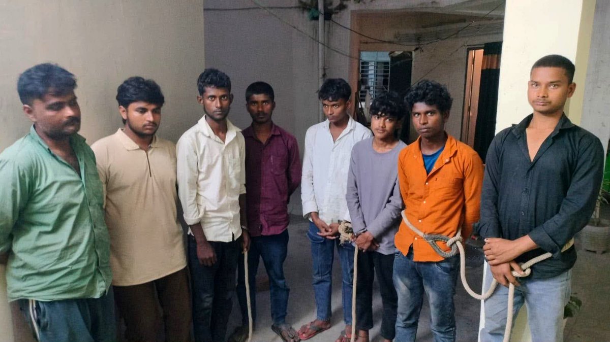 ViralNews95's tweet photo. These are the eight men accused of brutally assaulting a husband and wife who were returning home from a Dussehra fair in Motihari. The couple was allegedly held hostage on an isolated road, and the wife was gang-raped in front of her husband. Police have arrested all eight accused in connection with the case.

The incident took place at around 4 a.m. on October 18. According to Madhuban Police Station SHO Praveen Pandey, the accused forcibly took the woman to an orchard in the Banjar area of Madhuban police station limits and allegedly raped her. The location is near Lalgarh Jimmi Singh Tola, under Shyampur Bhatha police station in Sheohar district.

After receiving information about the incident, police conducted raids and arrested the accused. A case was registered based on the survivor’s statement, and she underwent a medical examination.

Police also recovered eight mobile phones from the accused, including the phone allegedly snatched from the victim’s husband.

The arrested accused have been identified as Ambikesh Tiwari (38), Ricky Kumar (19), Ankush Kumar (19), Rahul Kumar (19), Kanchan Kumar (18), Munna Kumar (18), Randhir Kumar (20), and Amit Kumar (18). All eight are residents of Lalgarh Jimmi Singh Tola, under Shyampur Bhatha police station limits in Sheohar district.

The SHO stated that strict action would be taken in the case and that efforts would be made to ensure justice for the survivor. The incident has sparked widespread anger in the area.
#News #viralnews