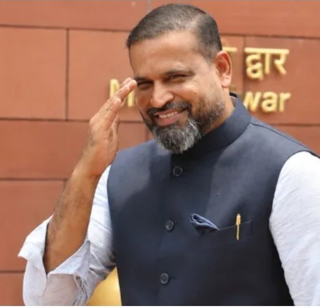RShivshankar's tweet photo. THE WHY IS THE STORY.
Yusuf Pathan sought a municipal plot in Vadodara in 2012. The proposal was rejected by the Gujarat government in 2014. In 2024, the BJP-controlled VMC served him an encroachment notice. The land was valued at ₹20.5 crore.

Now, two months after he quit TMC, Gujarat proposes to GIFT him 500 sq m and sell him another 478 sq m at a 45% discount.

What changed? Why should a disputed public plot be gifted to a politician on such sweet terms?