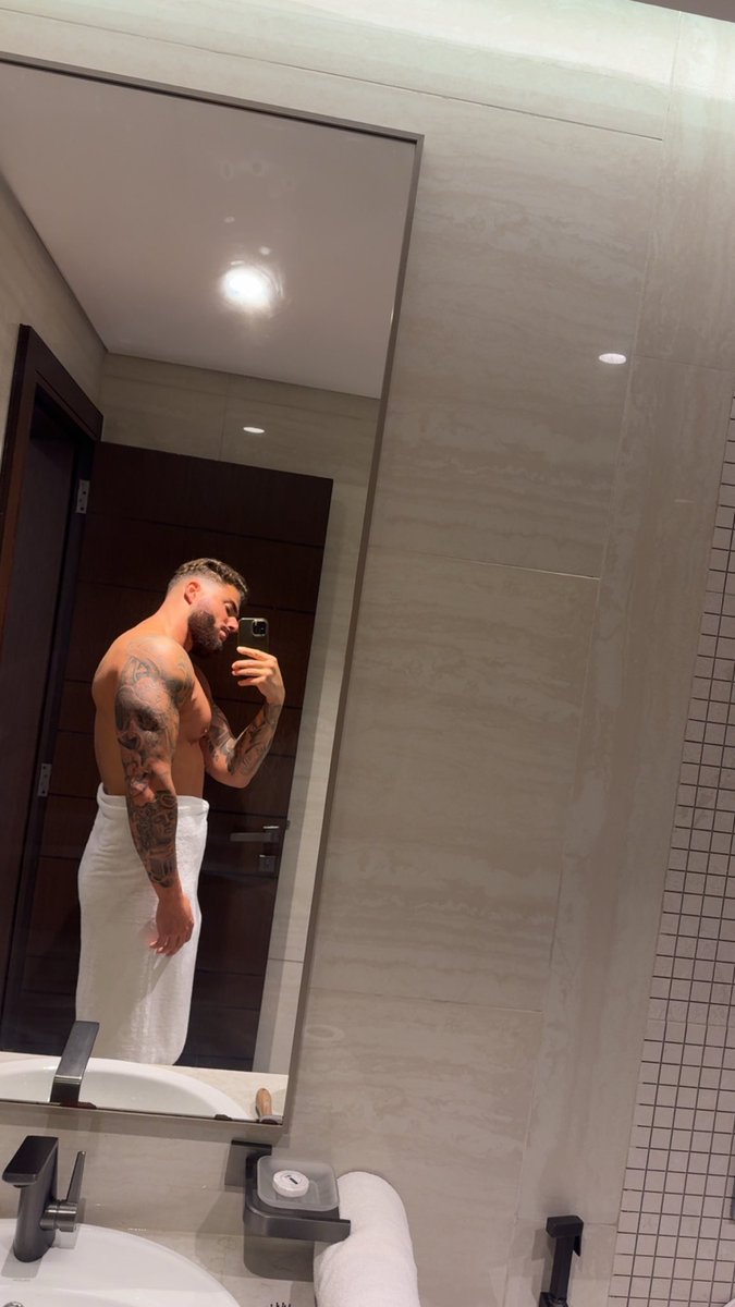 BigJusssss's tweet photo. Would you join me in the shower? 😏🧼 https://t.co/Mb8fGOG4rU