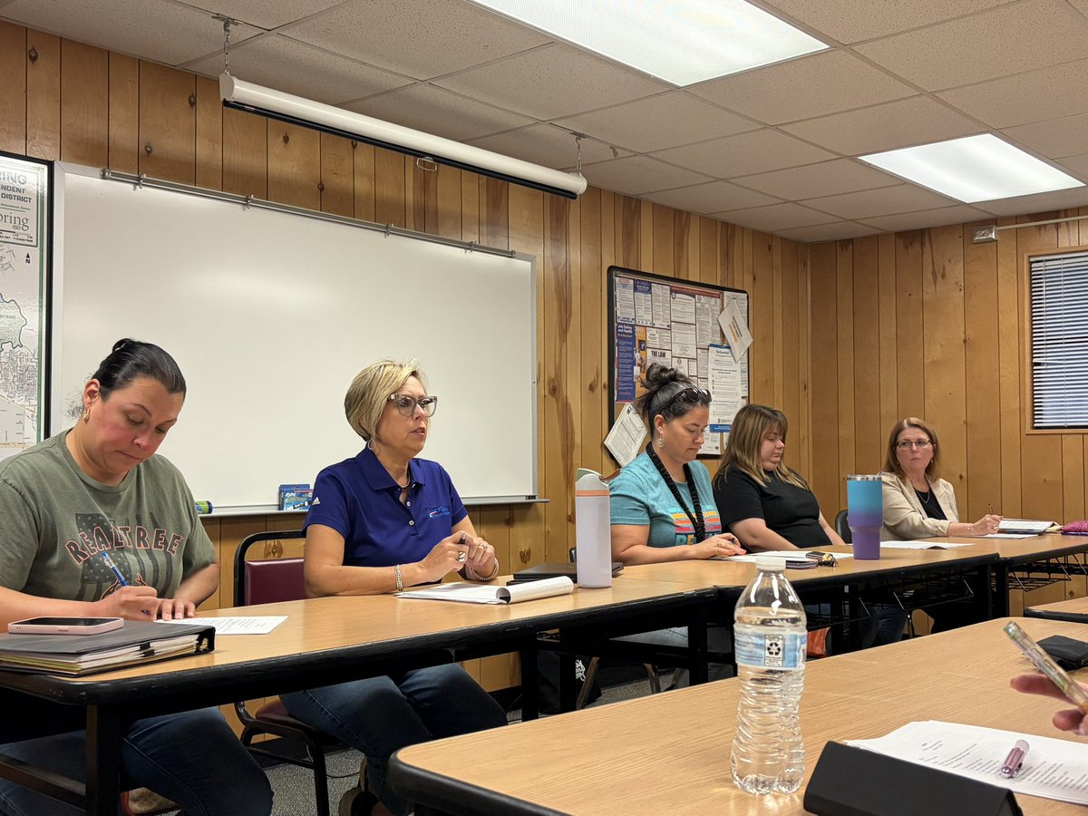 EudoraOBrien's tweet photo. Tri-Club meeting tonight as we prepare for our April 2027 show. @SpringISD_CTE @springtriclub https://t.co/b9iRwYweTx