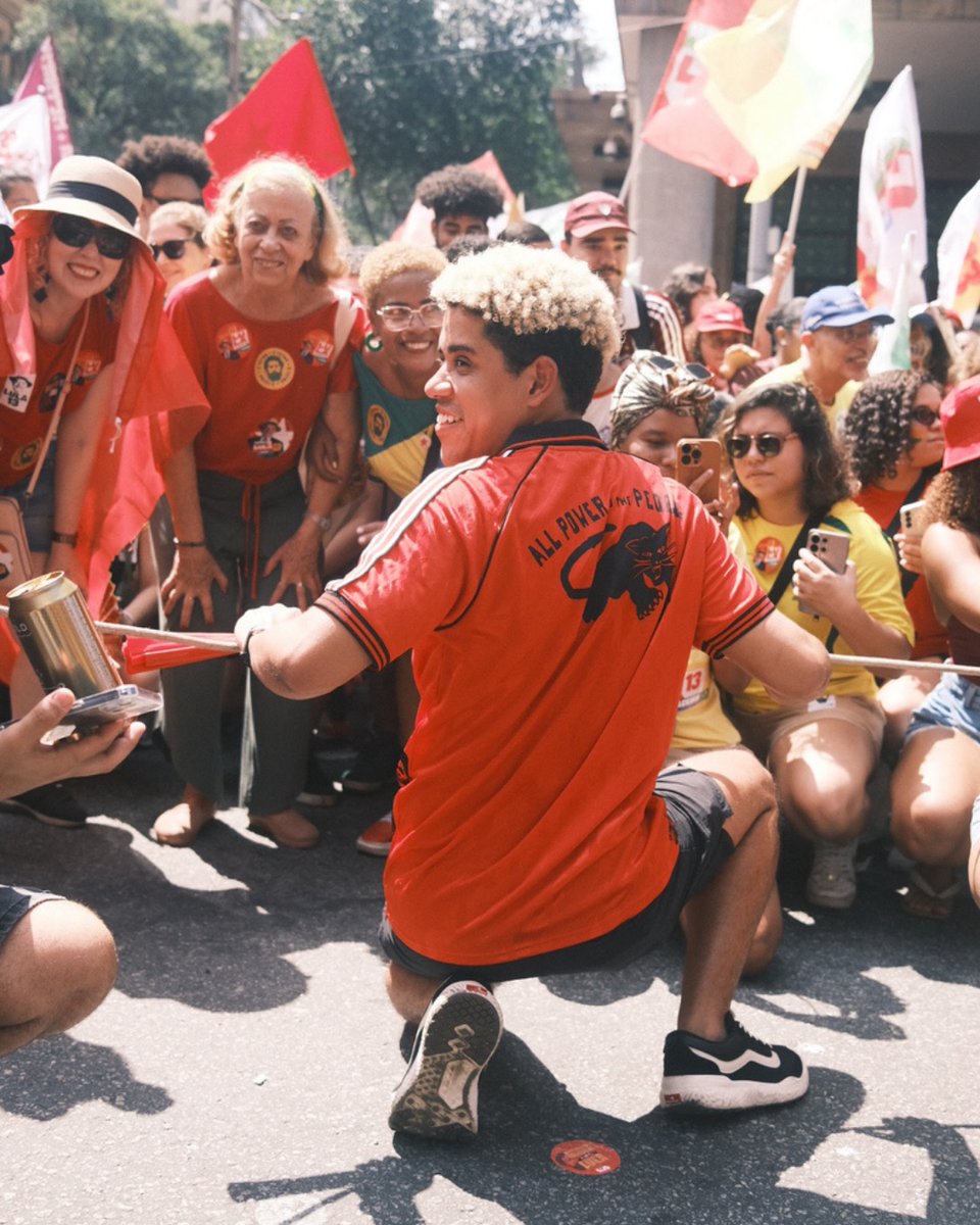 CastroGabryel02's tweet photo. Mais fotos de Giovanna Grigio, Alanis Guilen, Klara Castanho, Cauê Campos, Igor Jansen e Rodrigo Lélis na manifestação pró-democrática do PT ontem à tarde, no Centro do Rio de Janeiro. É #PorVocê pelos brasileiros e pela democracia.

(via perfil da Giovanna Grigio no Instagram) https://t.co/oqqJGj7ybN