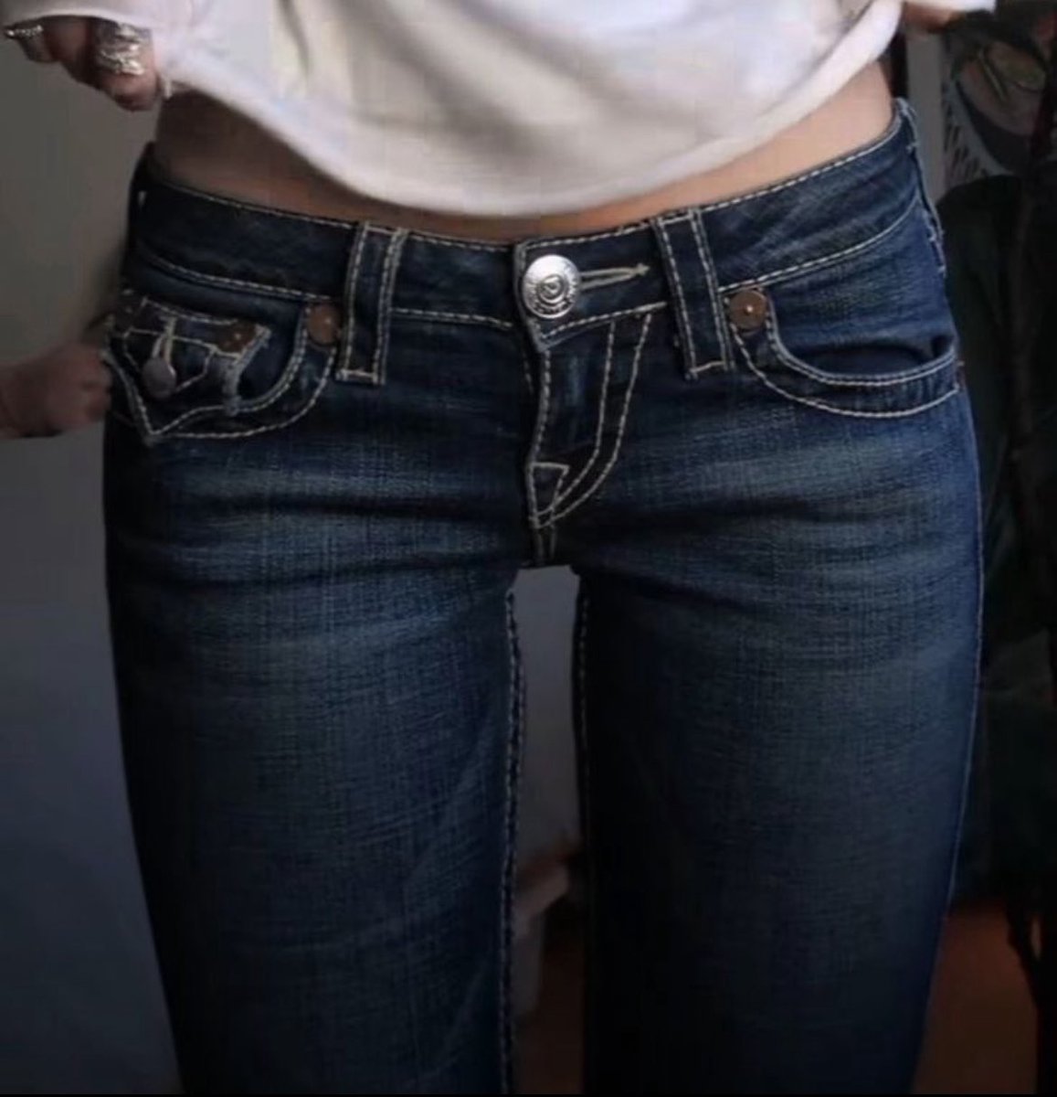 adalisweet's tweet photo. ⠀𓈒ུ ✴︎    re–intro  +  moot   hunt  !  👛  
19  𓋜‧𓈒 ۫     2007   she her
back on #edrtwt  🤍 dni anti
recov       or fatphobic!   ❀    
   -`♡´-   or  ↻   2be   moots! 
#anatwt  #miatwt  #edrtwt #988twt 
#moothunt https://t.co/Hss7oX0y7l
