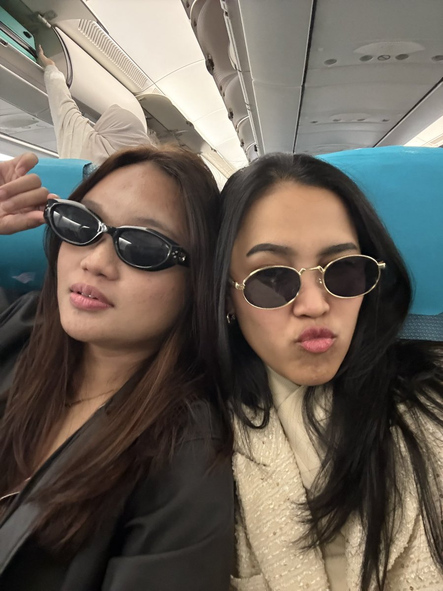 cappaulson's tweet photo. hy guys we’re back!!! ❤️❤️❤️ https://t.co/WN9g49acTU