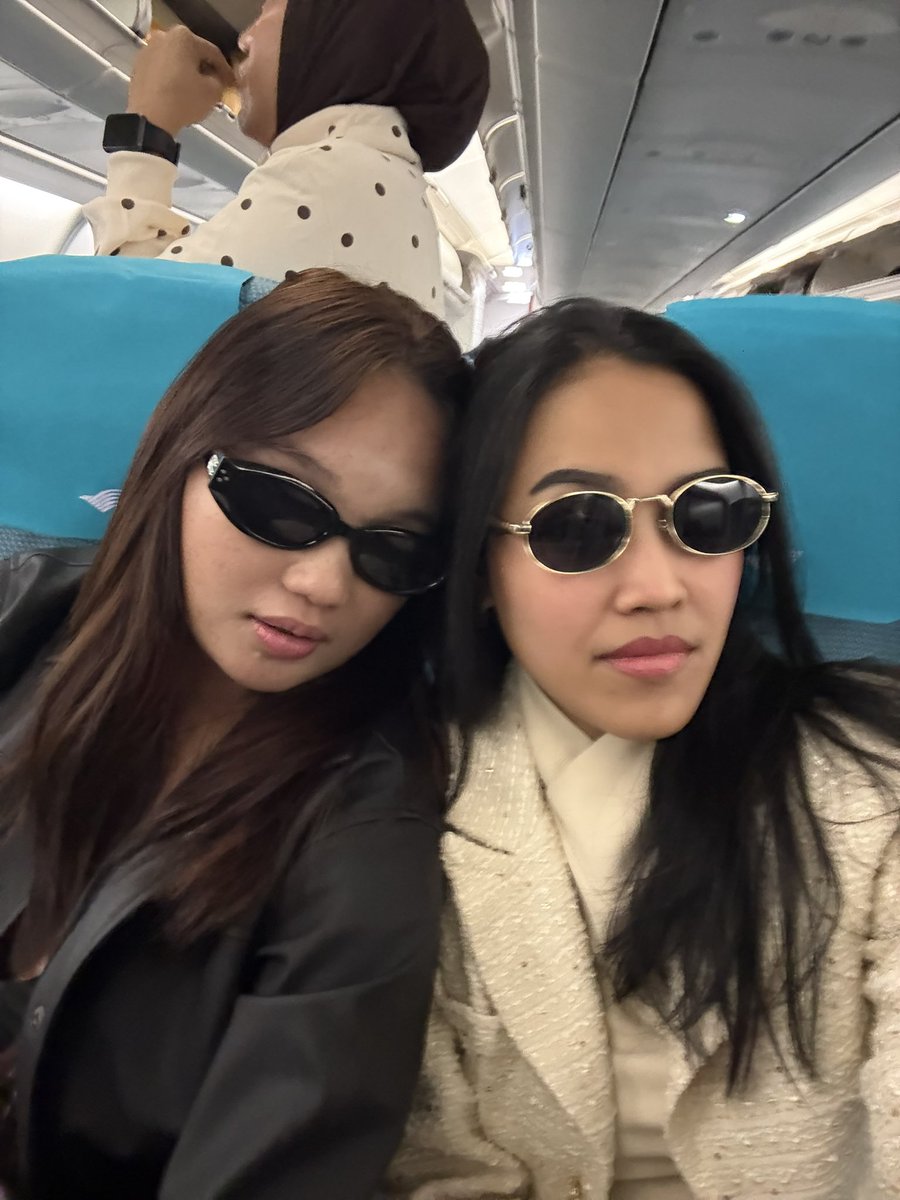 cappaulson's tweet photo. hy guys we’re back!!! ❤️❤️❤️ https://t.co/WN9g49acTU