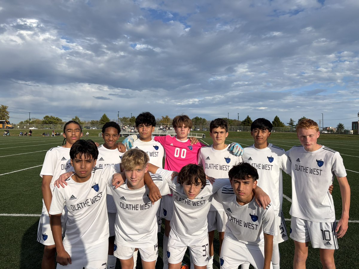 TheVukorep's tweet photo. Owls 1-0 in a hard fought 🌻 league battle with SMS. Max Duran ⚽️ heads home the winner from Eli Johnson 🅰️ with two minutes left. Great run and shot from 25 out by Jonah Baumgartner led the sequence. Brendan Clark and Sergio Pina shared the clean sheet 🧤@MattTrumpp @ProfEnright https://t.co/Ytwe9u7uRO