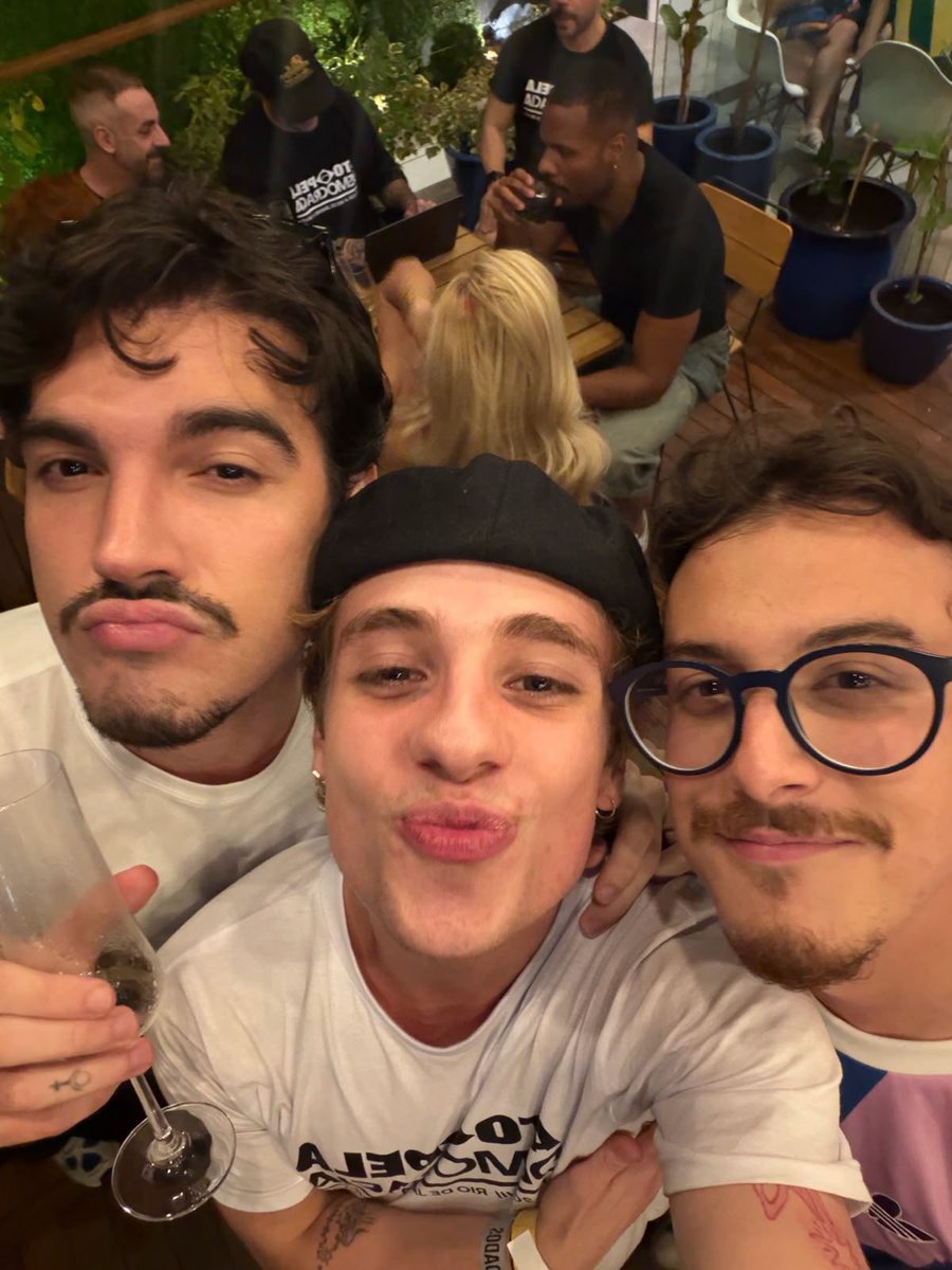 sitejaobrasil's tweet photo. “Twinks unidos jamais serão vencidos.”

Juliano Floss via Instagram. https://t.co/g0qlhLimhj