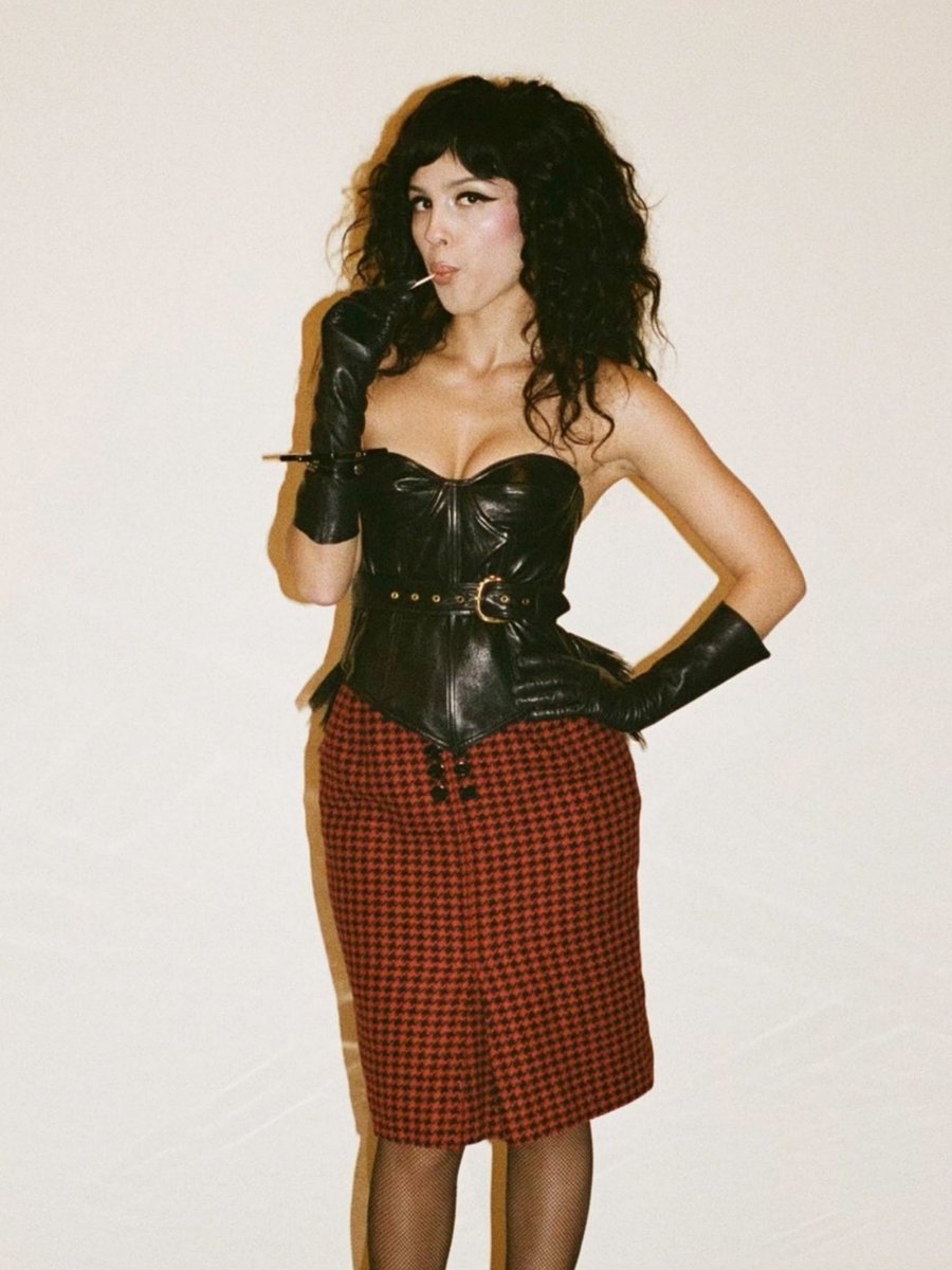 statsrodrigos's tweet photo. Billboard Hot 100 — Early Predictions:

#4. “expectations” (+64)
#9. “stupid song” (-1)

— “expectations” is expected to be 3 points away from #2. https://t.co/iu7suhFynb