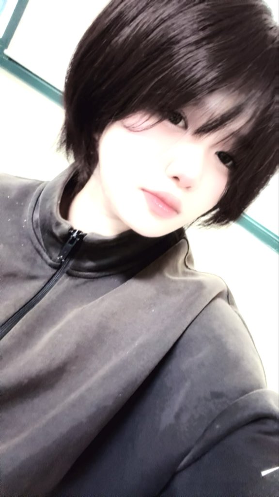 szvne0's tweet photo. 너무 남자같이 나왔어요.. 😖 https://t.co/kWr9VwFjSn