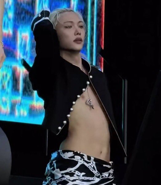 jeonglixluvclub's tweet photo. yongwaist 🙂‍↕️ https://t.co/DmOWqMMKJR