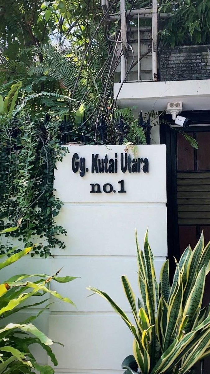 iniakunmnv's tweet photo. Selamat pagiiiii guyyssss , tau gakk ini rumah siapaaaa dan dimanaa?? 😁 https://t.co/dKjqA3RW1t