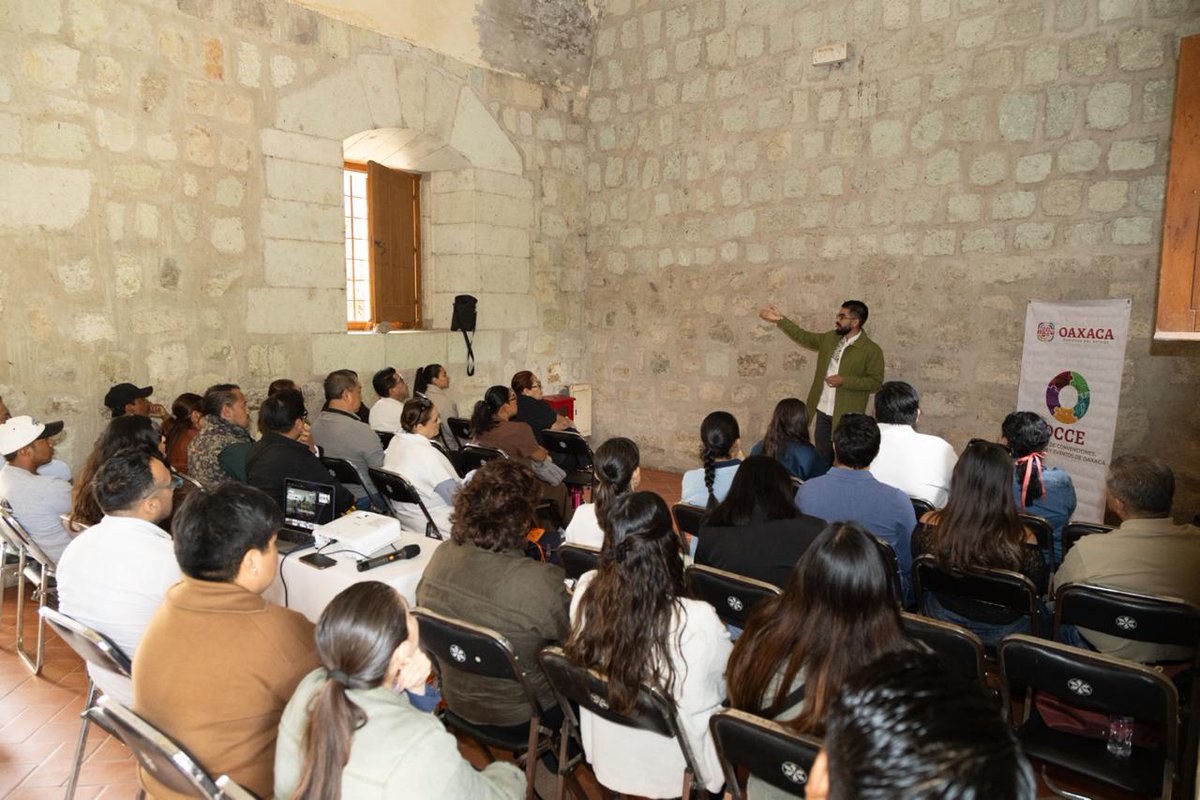 OCCE_GobOax's tweet photo. El director general de la #OCCE, Francisco Javier Andrés Pacheco, sostuvo una reunión informativa con la cadena de valor del #TurismoDeRomance para brindar información y atender temas de interés sobre la operación de eventos en el Jardín Etnobiológico. 🤝🌿✨ https://t.co/DBTaef3ygW