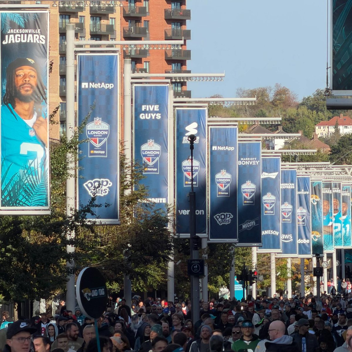 NetApp's tweet photo. Three weeks. Two London stadiums. One presenting sponsor. NetApp backed every week of the @NFL International Games. https://t.co/w2ICqP9jZB