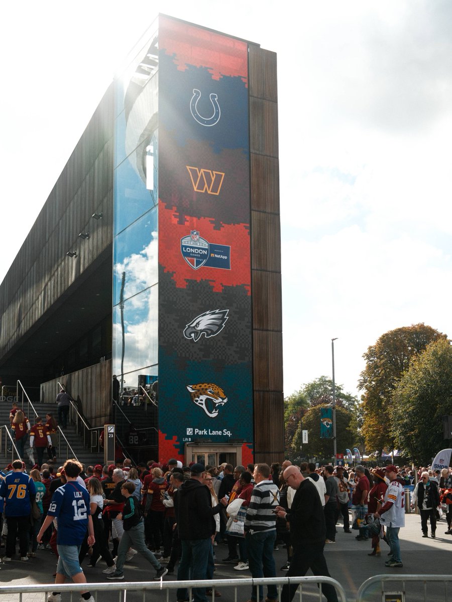 NetApp's tweet photo. Three weeks. Two London stadiums. One presenting sponsor. NetApp backed every week of the @NFL International Games. https://t.co/w2ICqP9jZB