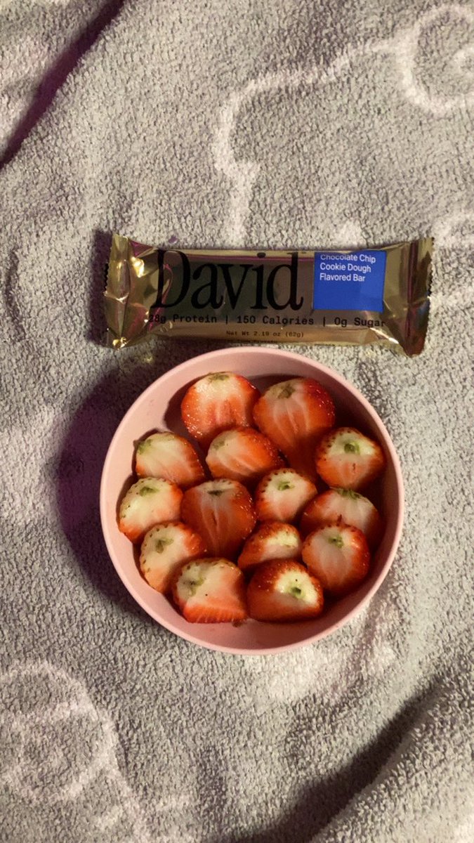 ChristineG4037's tweet photo. Day 4 - 10.19.26
Wiat-
Snacks - sf gum (2X), green tea (3X), ice drink, sf monster
Dinner omad - Protein bar + strawberrys
chew / spit

Cal intake : 215
Cals burned : 626
Net : -411
24k steps, 50 min bod workout https://t.co/uQfR1e5pUe