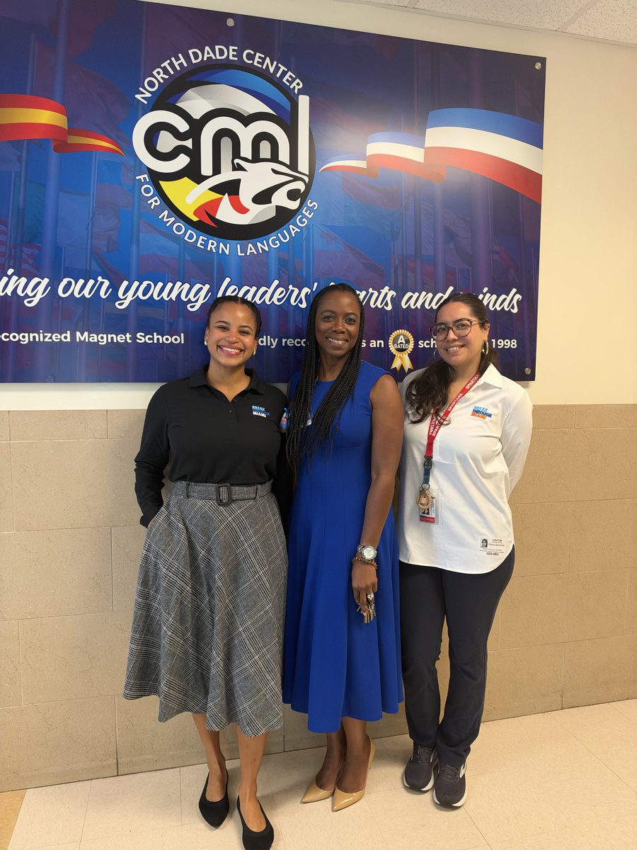 NorthDadeCML's tweet photo. Our fourth-grade parents received valuable information from the wonderful Breakthrough Miami Team this morning. We have many students who are thriving in this wonderful enrichment program! #excellence #partnership @MDCPS @miamimagnets @YeseniaAponte05 @MDCPSNorth https://t.co/xQJaCOwuBV