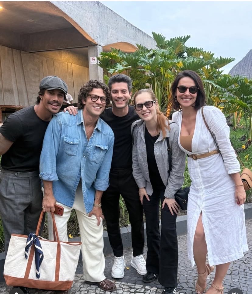 tuitamandy's tweet photo. Eles fizeram collab juntos no Instagram e marcaram a Lua, disseram que choraram muito mas na foto estão sorrindo pq era assim que ela queria ver o reencontro deles, que a foto é pra ela e que amam ela 😭😭😭😭 to arrasada https://t.co/D3WrHztv0M
