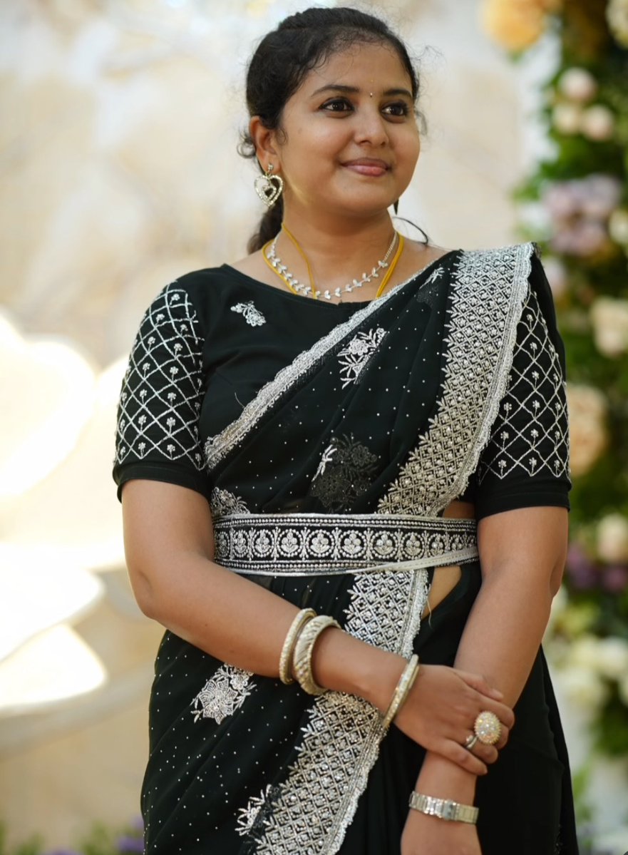 auntyveriyans1's tweet photo. Follower frnd pondati peru Pooja...enna molai kampu ethu ayooo bra kude thaangamaata Tividiya Pooja shh.. munda w**tha enna udmabu enna structure di shhh aiyoo antha leggings la sootha evlo alaga vachu ukanthu iruka shh apdiye vanthu en monji mela un alagu kundiya vachu uakkru di shh apdiye vrichu nalla mondhu vasam iluthu veri yeri kundi ootaila nakka uttu nakki rusikanum