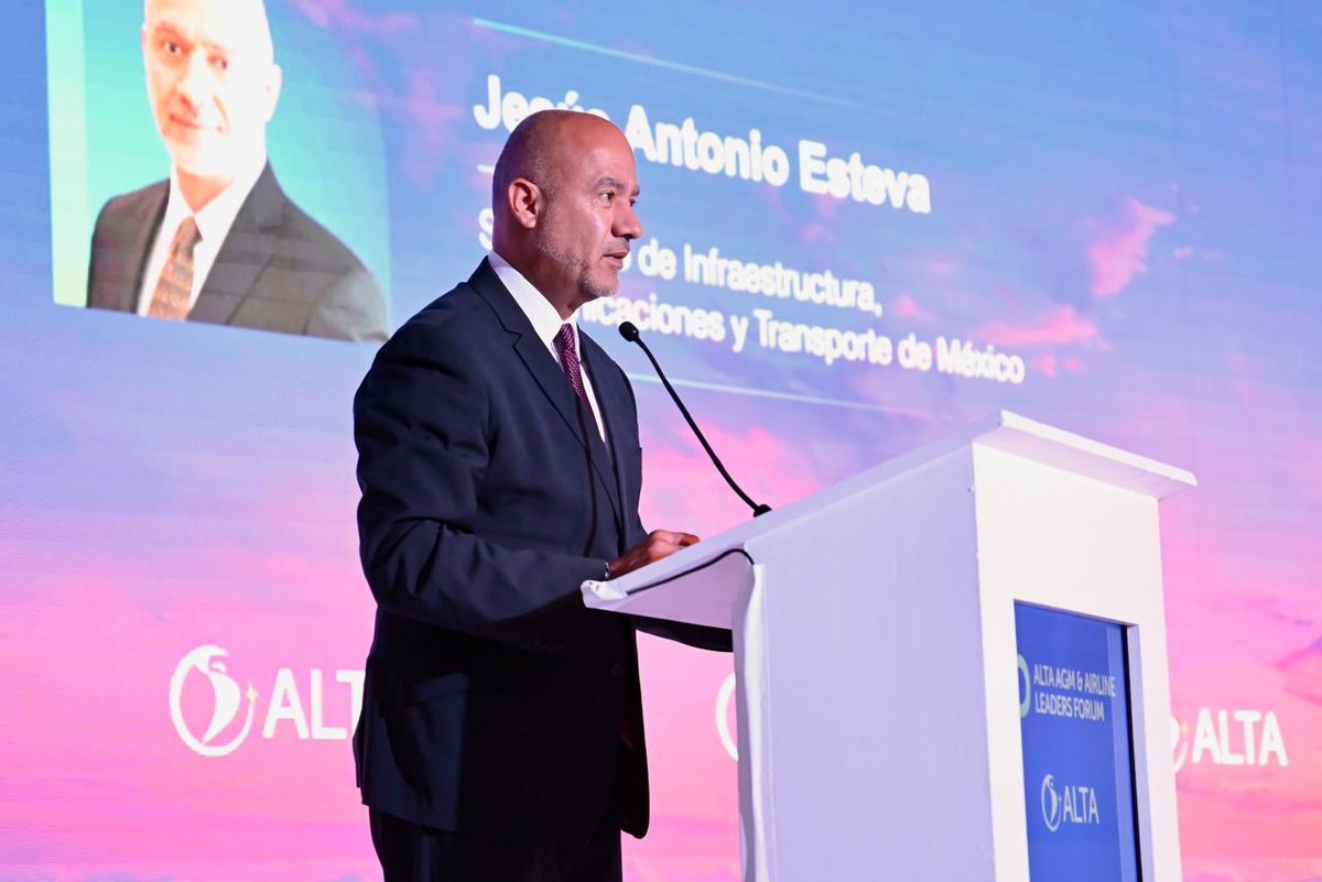 SICTmx's tweet photo. El secretario de Infraestructura, Comunicaciones y Transportes, Jesús Esteva Medina, en compañía de la subsecretaria de Comunicaciones y Transportes, @taniacarro_, compartió en el ALTA AGM & Airline Leaders Forum 2026, las acciones estratégicas que ha emprendido el @GobiernoMX de la Presidenta @Claudiashein para fortalecer el sector de la aviación en el país ✈️