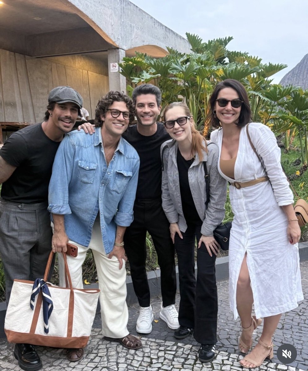 hankerfuck's tweet photo. A foto, a legenda, as marcações, a música. 🤍

Pra sempre. ❤️‍🩹 https://t.co/A9uat7yev9