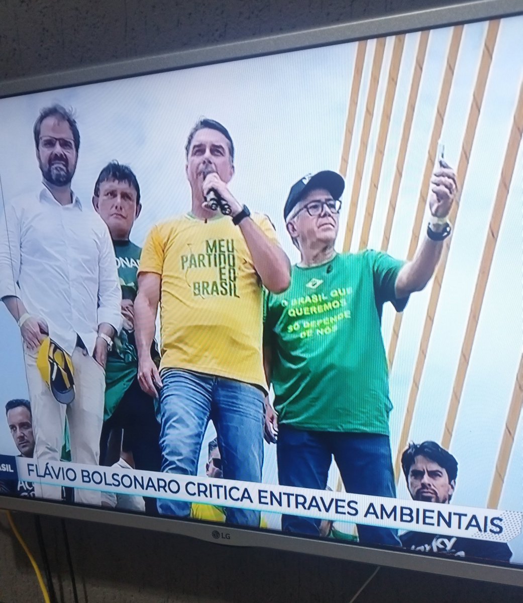 CeliaAvanir's tweet photo. Em outras palavras, vão afrouxar as leis ambientais para passar boiadas e boiadas. No dia 25, #Lulapresidente13 https://t.co/P5hhtDIR4M