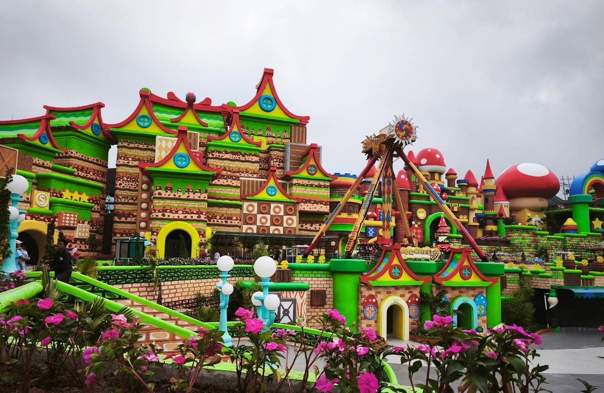 VHCoasters's tweet photo. I love a good knock-off and this is top tier. 

Mikutopia in Indonesia is the best I've seen in years. Now I just want a Pal World theme park. 

https://t.co/E26Iw9Q0bw https://t.co/EeddI6VL6C