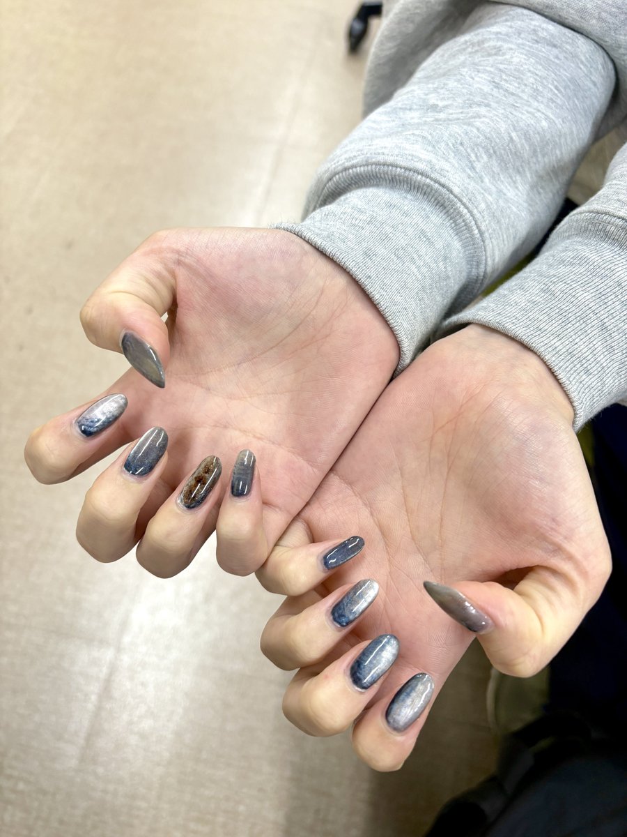 hapimoni's tweet photo. ミキサー齋藤ちゃんのサバの塩焼きネイル🐟💅
(薬指に注目👀✨️)

 #ハピモニ https://t.co/gyrNNpGhqt