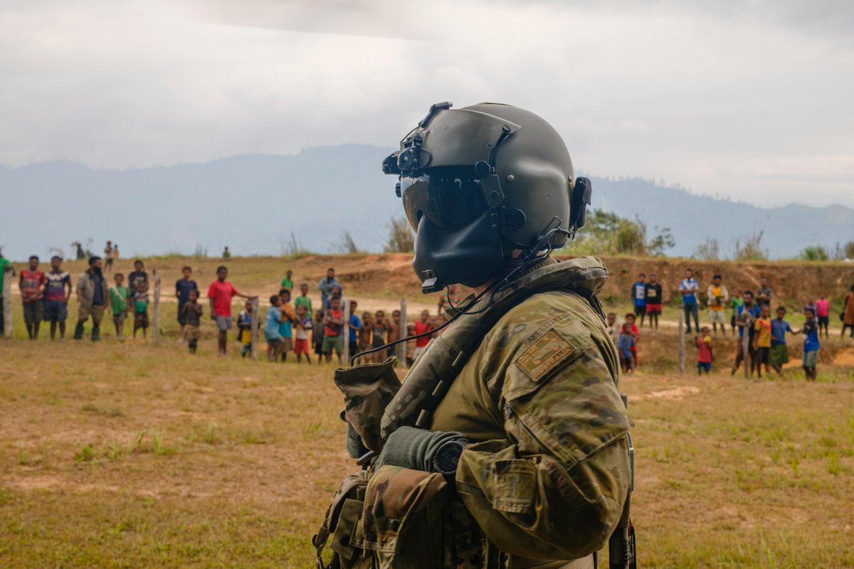 DefenceAust's tweet photo. Not your average parking spot ⛰️☁️🚁

Against a backdrop of towering mountain pinnacles, narrow valleys and remote highland airstrips, @AustralianArmy UH-60M Black Hawks completed their first international deployment in 📍PNG last month.

Read more ➡️ https://t.co/Bsj3HSOl5z

#YourADF #AusArmy #StrongerTogether