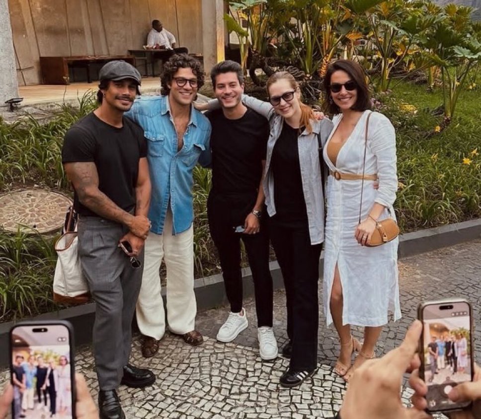 passadodovilao's tweet photo. “Apesar de hoje, na hora da despedida, a gente ter chorado, se abraçado, orado e agradecido, nós decidimos tirar essa foto sorrindo, SIM, sorrindo, porque era assim que ela gostaria de ver uma foto desse nosso reencontro.

Um beijo carinhoso dos seus eternos rebeldes!” https://t.co/Jhkocd1aJJ