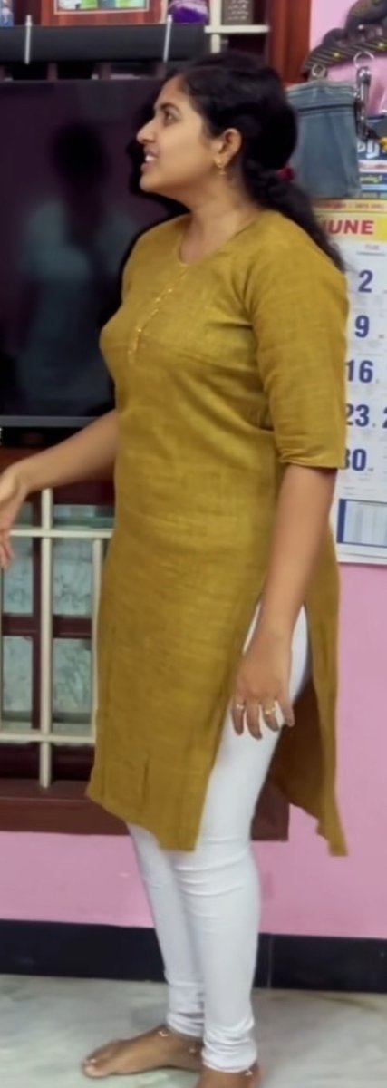 auntyveriyans1's tweet photo. Follower frnd pondati peru Pooja...enna molai kampu ethu ayooo bra kude thaangamaata Tividiya Pooja shh.. munda w**tha enna udmabu enna structure di shhh aiyoo antha leggings la sootha evlo alaga vachu ukanthu iruka shh apdiye vanthu en monji mela un alagu kundiya vachu uakkru di shh apdiye vrichu nalla mondhu vasam iluthu veri yeri kundi ootaila nakka uttu nakki rusikanum