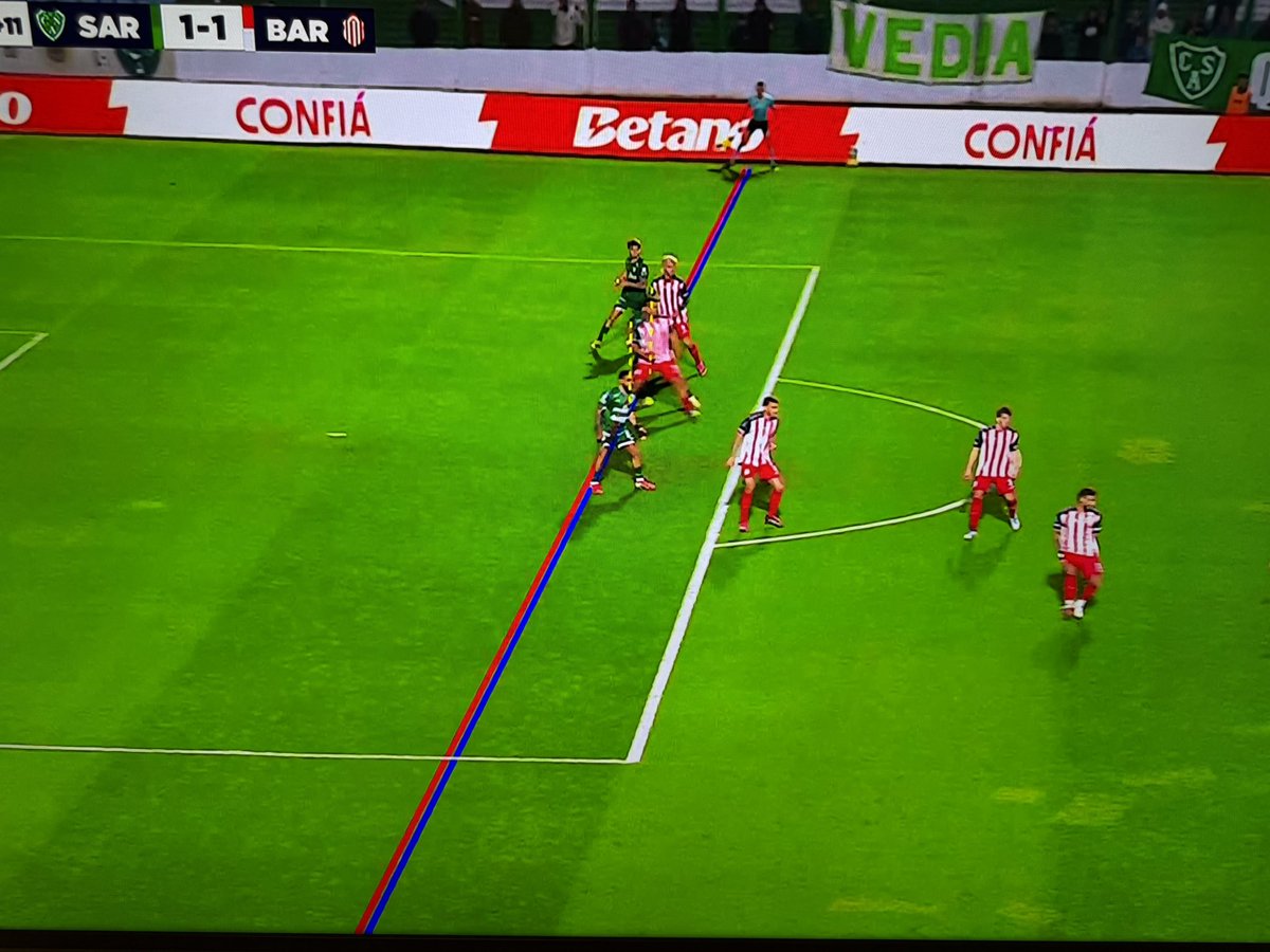 tonydebiase10's tweet photo. ESTO es el fútbol argentino de Tapia y Toviggino. Ultimo minuto y Sarmiento hace el gol de la victoria ante Barracas CENTRAL y el VAR lo anula por offside. Es una vergüenza, un escándalo. Como Central, como Instituto, como Barracas. Basta de esta corrupción! Miren la imagen: https://t.co/rDjKm68ixb