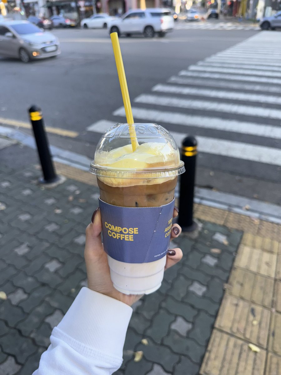 qkrehfl_'s tweet photo. 전체적으로 조금 연한 스벅슈크림라떼같다 스벅보다 커피양이많아서 그런듯? 난 오히려 좋음 덜 달아서
이제 스벅갈일0이야 https://t.co/lIfS9x3VHU