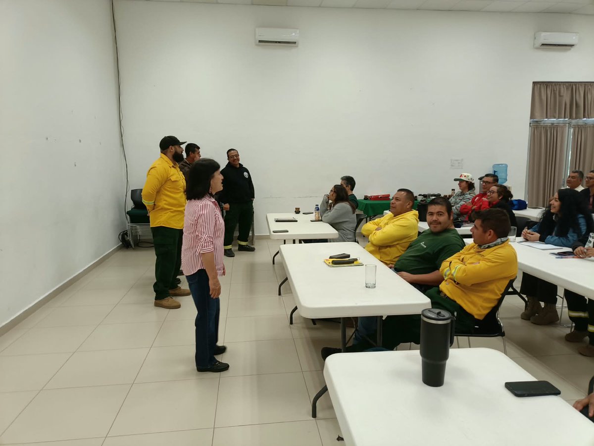 CONAFOR's tweet photo. Como parte de la preparación y coordinación interinstitucional🤝, también participaron elementos de @CONANP_mx, @CEPCDurango y @SRNYMA. https://t.co/2lMWGKQbPU