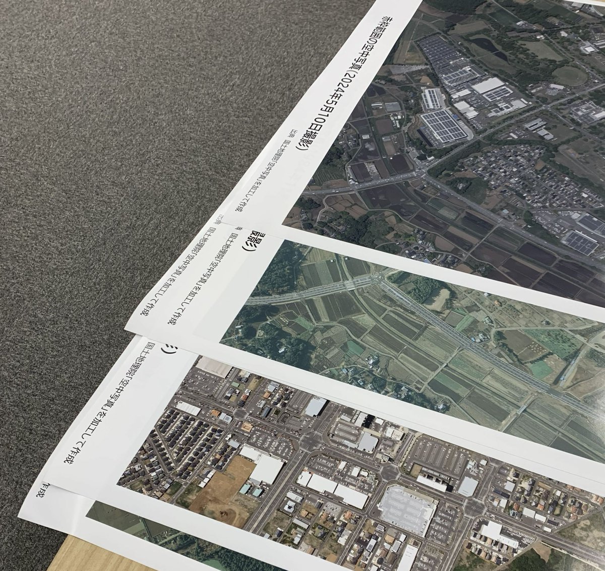 JapanMapCenter's tweet photo. 【地図展2026つくば】  
－常陸の先人から研究学園都市・つくばへ－  

◆展示物の紹介②
つくば市の変遷を地形図や空中写真でたどります。
展示物の一部をお見せします。
 https://t.co/CIxPQrBlR4

 #地図展 #つくば市 #地図と測量の科学館 #国土地理院 https://t.co/GsKNQQfurx