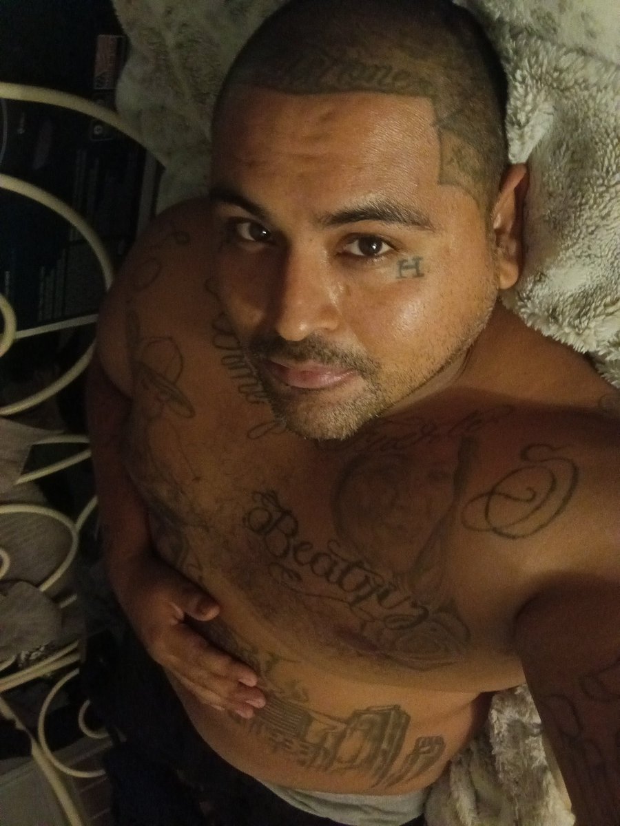 YovannyP713's tweet photo. @sissytwerker198 @fuckonshay Let me stretch you out.. https://t.co/dPY0iYNH3k
