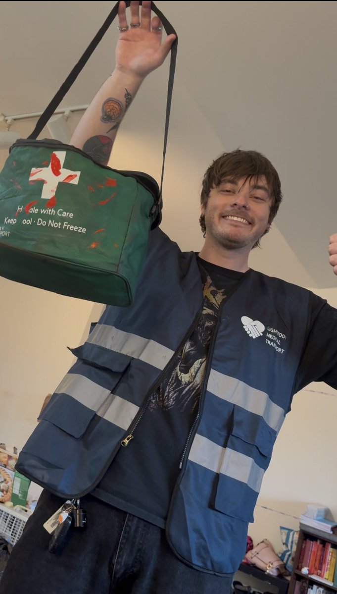brendancherie's tweet photo. if anyone is curious how we made the transport bag or vest we literally just painted a red first aid bag and my friends had a cricut for the decals. the green paint over the red bag turned out really good bc thin parts came out brown and weathered looking #ResidentEvil https://t.co/HIv7UPfOUP
