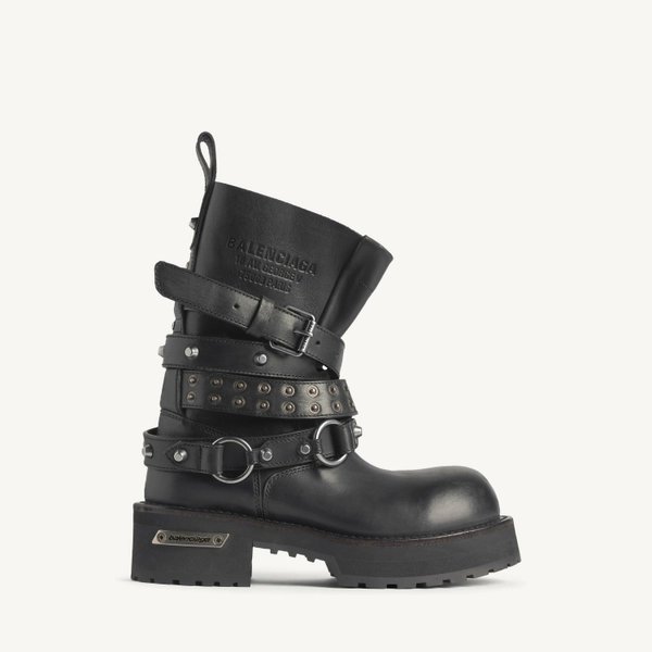 _UrMinesss_'s tweet photo. Double gift! I just received a contribution towards Balenciaga Venom City Bootie from kurosaki99 via Throne. Thank you! https://t.co/pRhj91v5oP #Wishlist #Throne https://t.co/GsIFewQ6JC