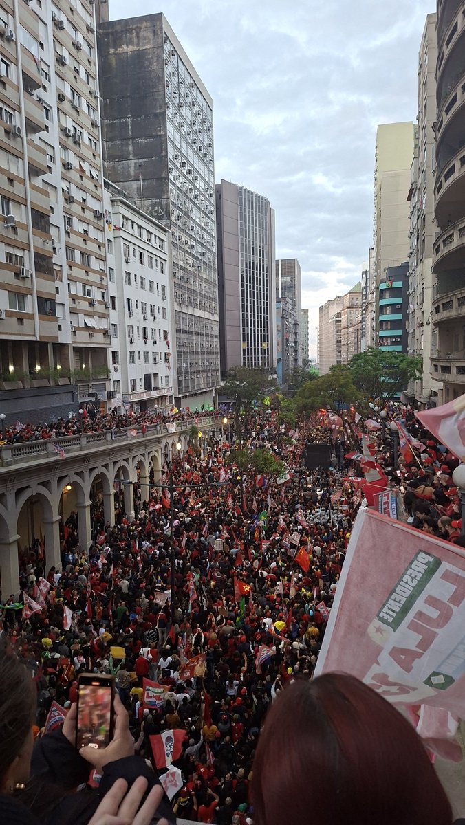 _imbadgal's tweet photo. Porto Alegre cidade de esquerdaq ja foi referência mundial e nao sou eu q to dizendo é o Lula
PORTO ALEGRE É LULA PORRAAA https://t.co/6AOEvPRsoq