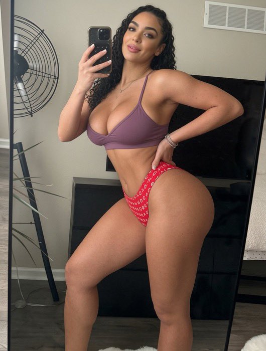curvysavanahxo's tweet photo. Feeling myself tonight https://t.co/SyOoAAw5dN