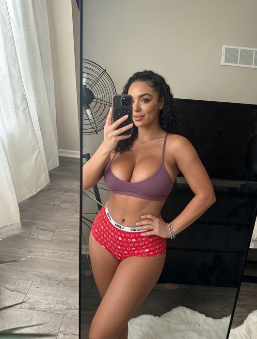 curvysavanahxo's tweet photo. Feeling myself tonight https://t.co/SyOoAAw5dN
