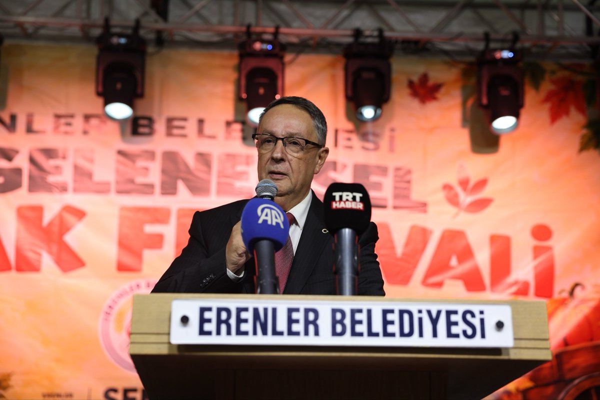 AlfatlEkrem's tweet photo. Erenler Belediyemizin düzenlediği Geleneksel 2. Gabak Festivalimizin açılışına katılarak Sakaryalı vatandaşlarımızın coşkusuna ortak olduk.

Yöresel değerlerimizi yaşatan, kültürümüzü gelecek nesillere taşıyan ve birlik beraberliğimizi pekiştiren bu güzel organizasyon için başta Erenler Belediye Başkanımız Sayın Şenol Dinç olmak üzere belediye yönetimimize, çalışanlarımıza ve emeği geçen herkese teşekkür ediyorum.

Katılımlarıyla festivalimize renk katan kıymetli vatandaşlarımıza şükranlarımı sunuyor, festivalimizin Erenler’imize ve Sakarya’mıza hayırlı olmasını diliyorum.